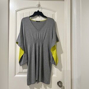 Josie Natori gray/yellow Kimono sleeves v neck Top size Medium